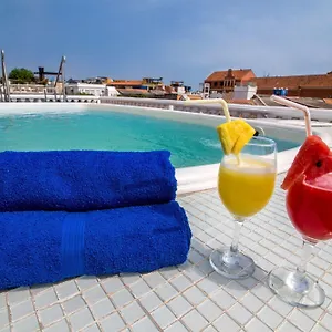 3 Banderas Hotell
